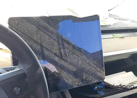 2021 Tesla Model 3 Standard Range Plus Rear-Wheel Drive z USA, uszkodzony, nr VIN 5YJ3E1EA1MF018052